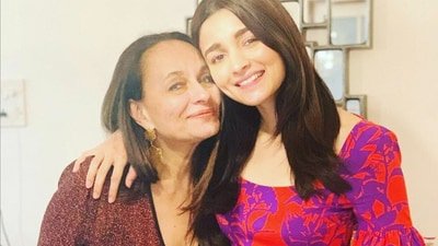 Soni Razdan and Mahesh Bhatt share two daughters: Alia Bhatt and Shaheen Bhatt.