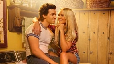The attention around the finale also revived fan discussions about Mandy’s pregnancy storyline and the show’s use of makeup and camera techniques. (IMDb)