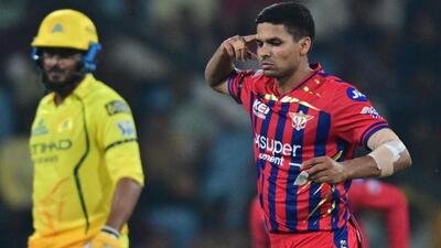 Lucknow Super Giants pacer Akash Singh celebrates after dismissing Chennai Super Kings skipper Rituraj Gaikwad in their IPL face-off at Lucknow’s Ekana International Cricket Stadium on Friday. (Deepak Gupta/HT Photo)
