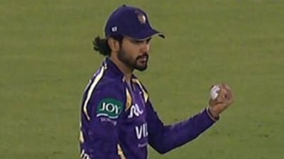 Manish Pandey grabbed a stunner vs RCB. (Screengrab)
