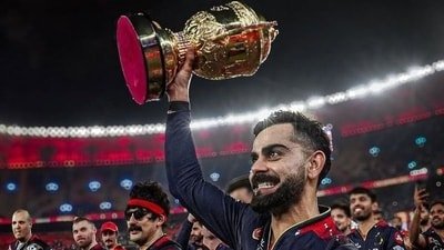 Virat Kohli with the IPL 2026 trophy. (X images)