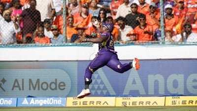Rovman Powell too a stunning catch to dismissi Heinirch Klaasen in the SRH vs KKR match. (X images)