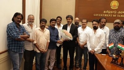 CM Vijay received a bouquet of flowers from the directors' union.