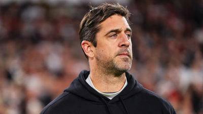 Was Aaron Rodgers spotted posing with his wife after months of keeping her identity private amid his new contract with the Steelers?(Image via Getty Images) Fact check: Was Aaron Rodgers spotted posing with his wife after months of keeping her identity private amid his new contract with the Steelers?