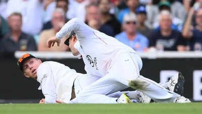 England fielder Zak Crawley takes the catch to dismiss Washington Sundar despite the attentions of Ollie Pope during day three of the Fifth Test Match between England and India at The Kia Oval on August 02, 2025 in London, England. (Getty Images) Zak Crawley, Ollie Pope dropped as England shake up Test squad after Ashes humiliation