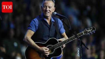 Bruce Springsteen urges fans to “let ’em hear you in the f—in’ White House” during DC concert