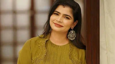 ‘ I was genuinely afraid’: Chinmayi Sripada on how dubbing for Trisha in Suriya's 'Karuppu' triggered Vijay's 'Leo' memories