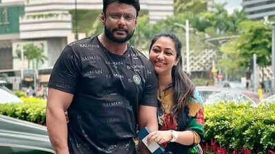 Darshan Thoogudeepa meets wife Vijayalakshmi and son in Jail; Emotional Kannada actor DID NOT eat friuits brought by family