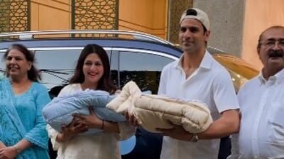 Divyanka Tripathi and Vivek Dahiya posed for the press with their twins. Divyanka Tripathi and Vivek Dahiya posed for the press with their twins.