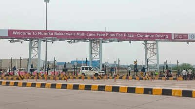 <p>Free flow fee plaza (PTI image)<br></p> Barrierless tolling sees Rs 30 lakh recovery as half of users clear dues
