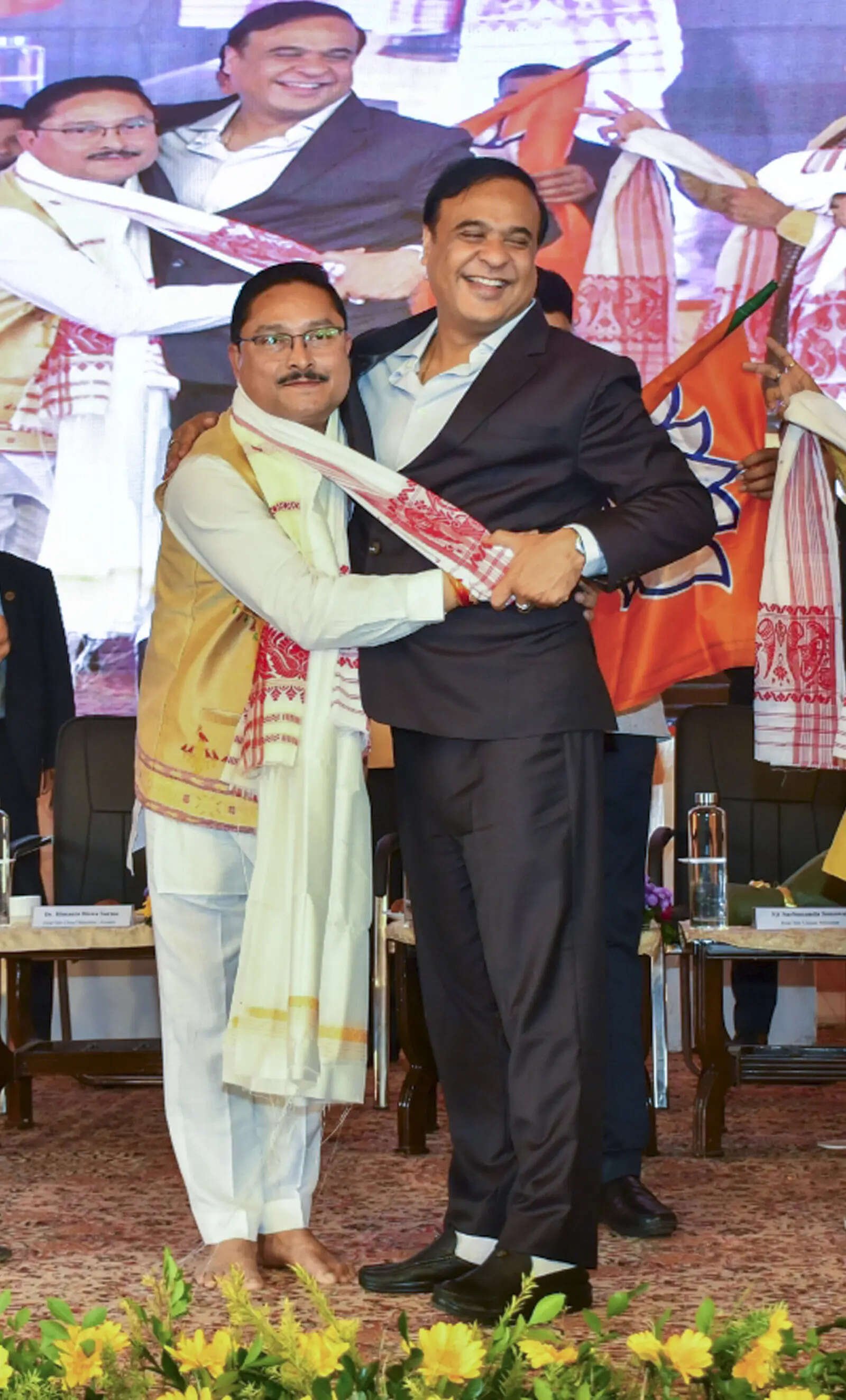 Guwahati: Assam Chief Minister Himanta Biswa Sarma with newly-elected state BJP ...