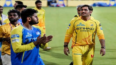 One last time in yellow? MS Dhoni leaves Chepauk emotional after SRH defeat - Watch