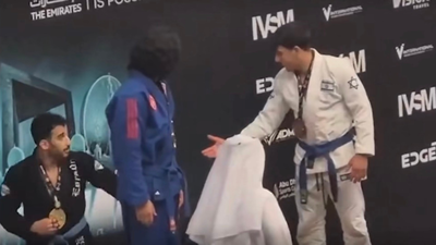 <p>Kuwaiti champion refuses handshake with Israeli bronze medalist, leaves podium after ugly exchange at Abu Dhabi Grand Slam Jiu-Jitsu(Image via Roya News English/Instagram)</p> Kuwaiti champion refuses handshake with Israeli bronze medalist, leaves podium after ugly exchange at Abu Dhabi Grand Slam Jiu-Jitsu