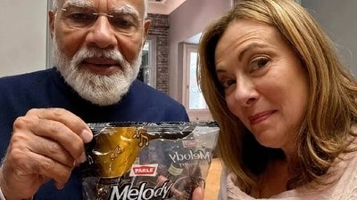 PM Modi and Meloni in the viral video.