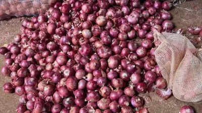 Paithan farmer sells onions for Re 1/kg, handed bill of -Re 1 after deductions