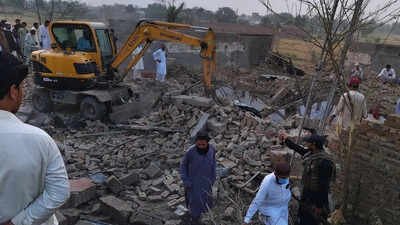 Pakistan suicide attack: Death toll rises to 14 as rescuers pull bodies from rubble