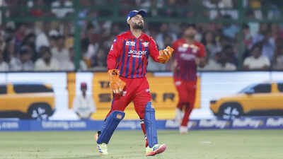 'Give him time to splash some water on face': Sunil Gavaskar on Rishabh Pant using 'F' word on live TV