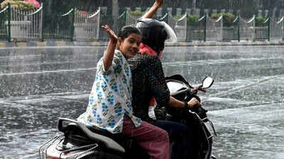 Rain lashes parts of Delhi-NCR; IMD issues yellow alert