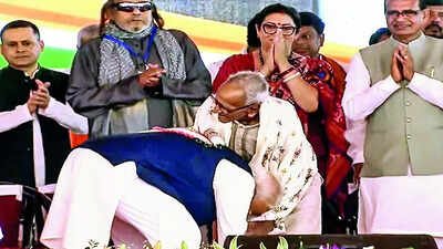 PM Modi's salute to 97-year-old Jana Sangh veteran steals the show