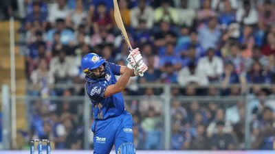 Wankhede goes numb as Rohit Sharma falls for duck in Mumbai Indians' last league match