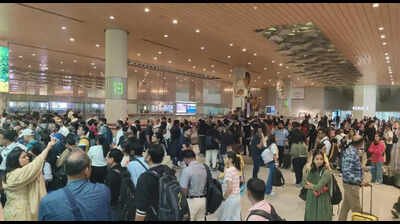 Air India Air Services Ltd ground handling staff stage a protest, stop work for 3 hours Ground staff’s 3-hr flash strike leaves AI passengers stranded at Mumbai airport