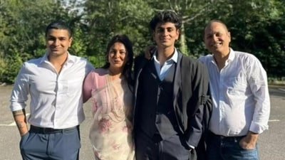 Shefali Shah has two sons: Aryaman Shah and Maurya Shah, from her marriage to director Vipul Amrutlal Shah. Shefali Shah has two sons: Aryaman Shah and Maurya Shah, from her marriage to director Vipul Amrutlal Shah.