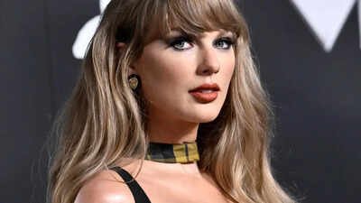 Taylor Swift enjoys rare dinner date with family in New York ahead of wedding to Travis Kelce