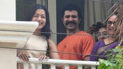 Vijay Deverakonda meets fans outside his home with wife Rashmika Mandanna on birthday; the couple’s sweet moment goes viral