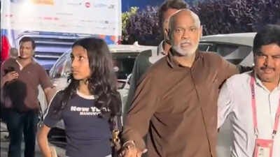Vinod Kambli (Screengrab) Struggling to walk, Vinod Kambli spotted at Wankhede during MI’s final IPL 2026 game — Watch