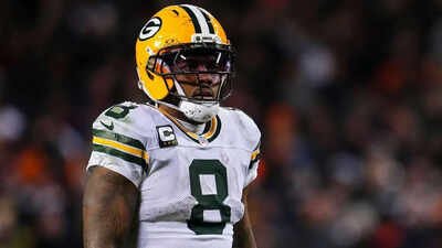 Green Bay Packers running back Josh Jacobs is facing increased scrutiny after newly released dispatch audio revealed reports of yelling, screaming, and objects being thrown inside his Wisconsin home before his arrest. Authorities later booked Jacobs on multiple domestic abuse-related charges, including a felony count of strangulation and suffocation. Jacobs has denied all allegations through his attorneys, who say key evidence has yet to be made public as the investigation continues. Josh Jacobs’ situation takes troubling turn as newly released audio reveals chaotic scene before arrest