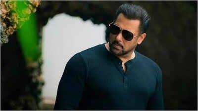 Choreographer Shabina Khan has praised Salman Khan for his generosity on set, revealing that he ensures everyone is well fed regardless of their position. She recalled how on the sets of 'Prem Ratan Dhan Payo', Salman would invite the entire crew to his bungalow for 7-star food. 'You are going to get 7-star food': Choreographer Shabina Khan reveals how Salman Khan feeds everyone on set