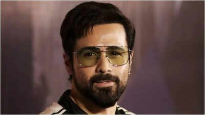 Emraan Hashmi's film shoot in Haridwar faces trouble, the 'cafe and bar' signboard triggers uproar, video goes viral