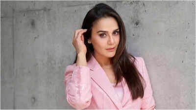 Preity Zinta moves into luxury Pali Hill flat, to pay Rs 6 lakh monthly rent