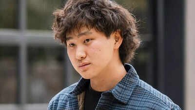 Meta's new Applied AI unit, built to power Mark Zuckerberg's $14.3 billion bet on chief AI officer Alexandr Wang, is in open revolt. The 6,500 engineers drafted into the months-old team call the work "soul-crushing" and a "gulag," with one hijacking a company livestream to insult an executive. Amid 8,000 layoffs and a worker-surveillance backlash, even CTO Andrew Bosworth admits Meta's AI rollout was "atrocious." Here's why morale collapsed. Why engineers in Meta's months-old AI unit, built to back the company's highest-paid employee Alexandr Wang, are calling it a 'total mess'