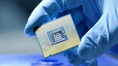 ASML CEO Christophe Fouquet—the Dutch chip giant denies ever shipping an EUV machine to China, even as the US Commerce Secretary warns one may have slipped through. US warns one of Europe's biggest technology company: You are not acting in good faith, your machines have…