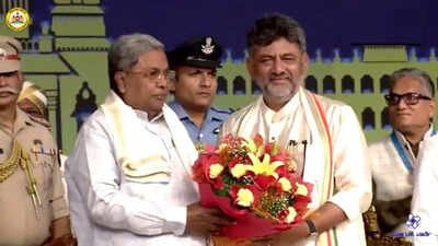 Karnataka gets new CM: Congress puts up united front as DK Shivakumar takes oath with Siddaramaiah on stage