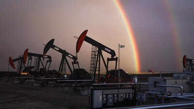 For first time, Russia admits oil production has declined amid Ukraine's attacks on refineries