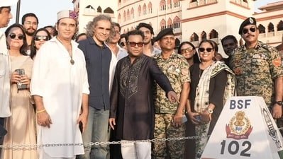 L-R: Mohit Chauhan, Imtiaz Ali, Vedang Raina and AR Rahman at Attari Border.