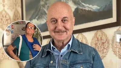 'Gifting mom is risky': Anupam Kher decodes middle-class homes as mother Dulari steals the show with unscripted 'ramp walk'