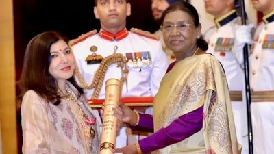 Alka Yagnik received the Padma Bhushan from President Droupadi Murmu on June 23. Alka Yagnik received the Padma Bhushan from President Droupadi Murmu on June 23.