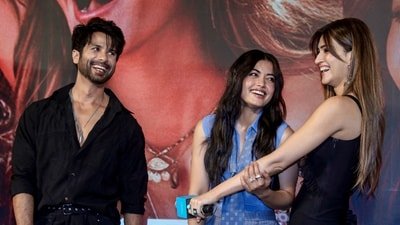 Cocktail 2 box office prediction: Shahid Kapoor, Rashmika Mandanna and Kriti Sanon during the trailer launch of the film. (PTI)