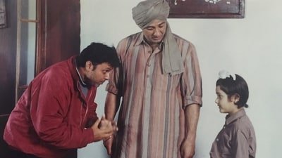 Director Anil Sharma with Sunny Deol and son-actor Utkarsh Sharma during the shoot of Gadar in Lucknow