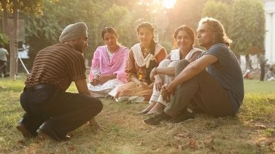 Imtiaz Ali on Main Vaapas Aaunga shoot (Photo: Instagram) Imtiaz Ali on Main Vaapas Aaunga shoot (Photo: Instagram)