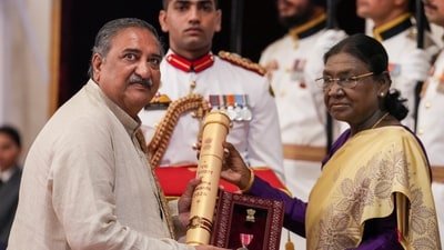 President Droupadi Murmu confers the Padma Shri to Satish Shah, posthumously, recieved by his cousin during the second civil investiture ceremony, at Rashtrapati Bhavan, in New Delhi, Tuesday, June 23, 2026.
(PTI Photo/Kamal Kishore) President Droupadi Murmu confers the Padma Shri to Satish Shah, posthumously, recieved by his cousin during the second civil investiture ceremony, at Rashtrapati Bhavan, in New Delhi, Tuesday, June 23, 2026.
(PTI Photo/Kamal Kishore)