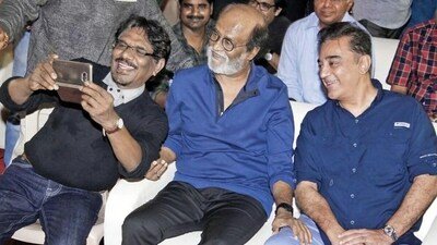 Bharathiraja with the stars of his debut film 16 Vayanthile: Rajinikanth and Kamal Haasan.