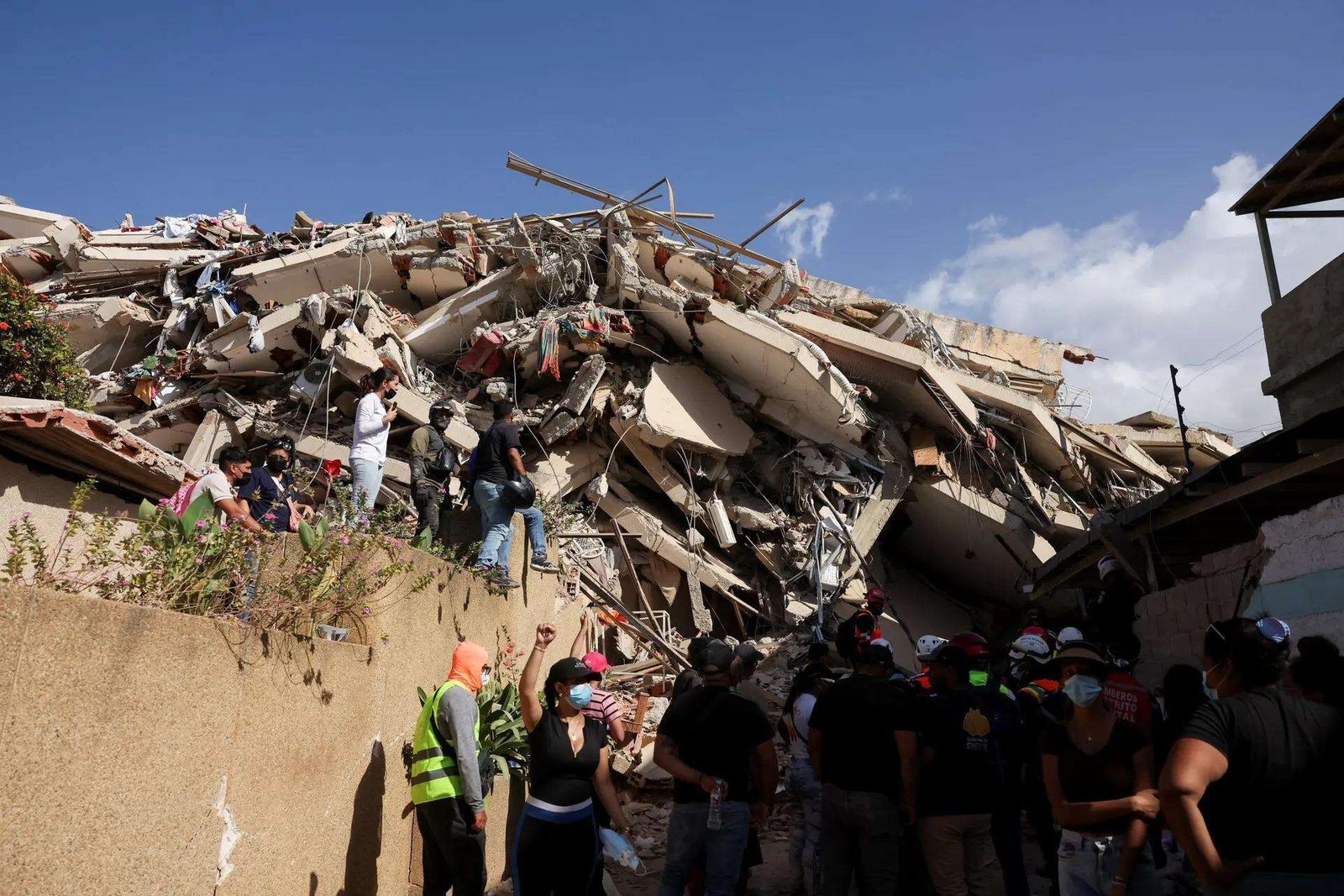 Aftermath of earthquakes in La Guaira