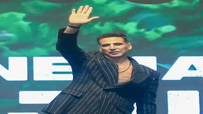 Mumbai, June 12 (IANS) Bollywood superstar Akshay Kumar has explained the reason behind using the expression "flop actor" for him in his upcoming film 'Welcome to the Jungle'. Akshay Kumar explains 'flop actor' remark in 'Welcome to the Jungle'; praises co-star Raveena Tandon for her professionalism