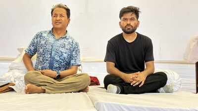 Sonam Wangchuk begins indefinite hunger strike at Jantar Mantar in support of CJP protest