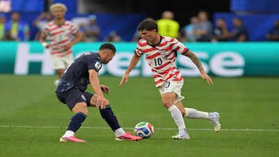 United States' Christian Pulisic (10) dribbles past Paraguay's Juan Jose Caceres. (AP Photo) FIFA World Cup: Christian Pulisic overtakes Cristiano Ronaldo in assists as USA rout Paraguay