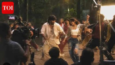 Dhanush-Sreeleela's 'OM' song stills get leaked; fans can't stop talking about the dance number